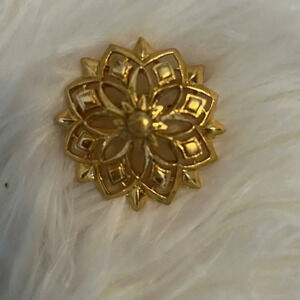 KMT gold vintage brooch pin flower